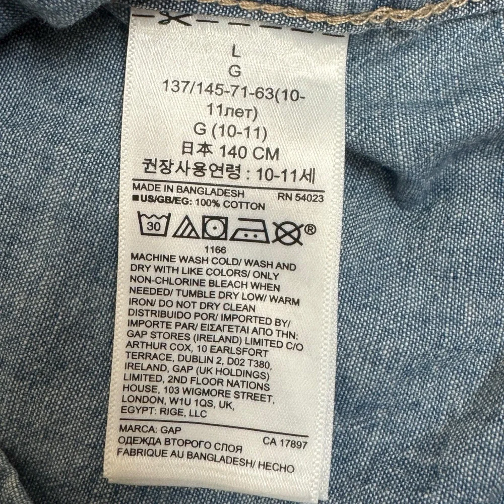 Gap Boys Denim Long Sleeve Button Up Shirt  Size Large 100% Cotton Light‎ Wash
